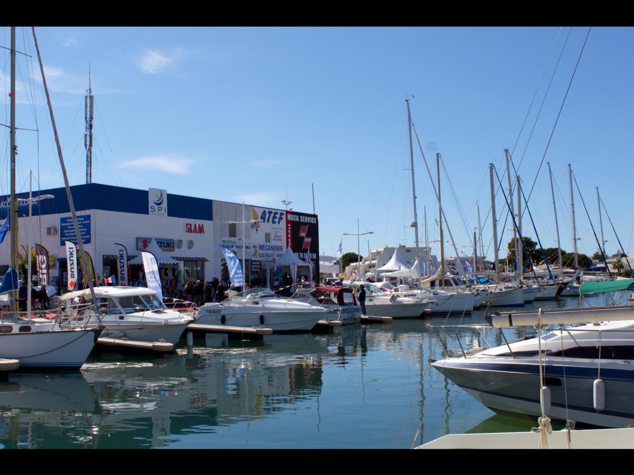 Stand Yanmar et Atef Moteurs et Bateaux à Port camargue